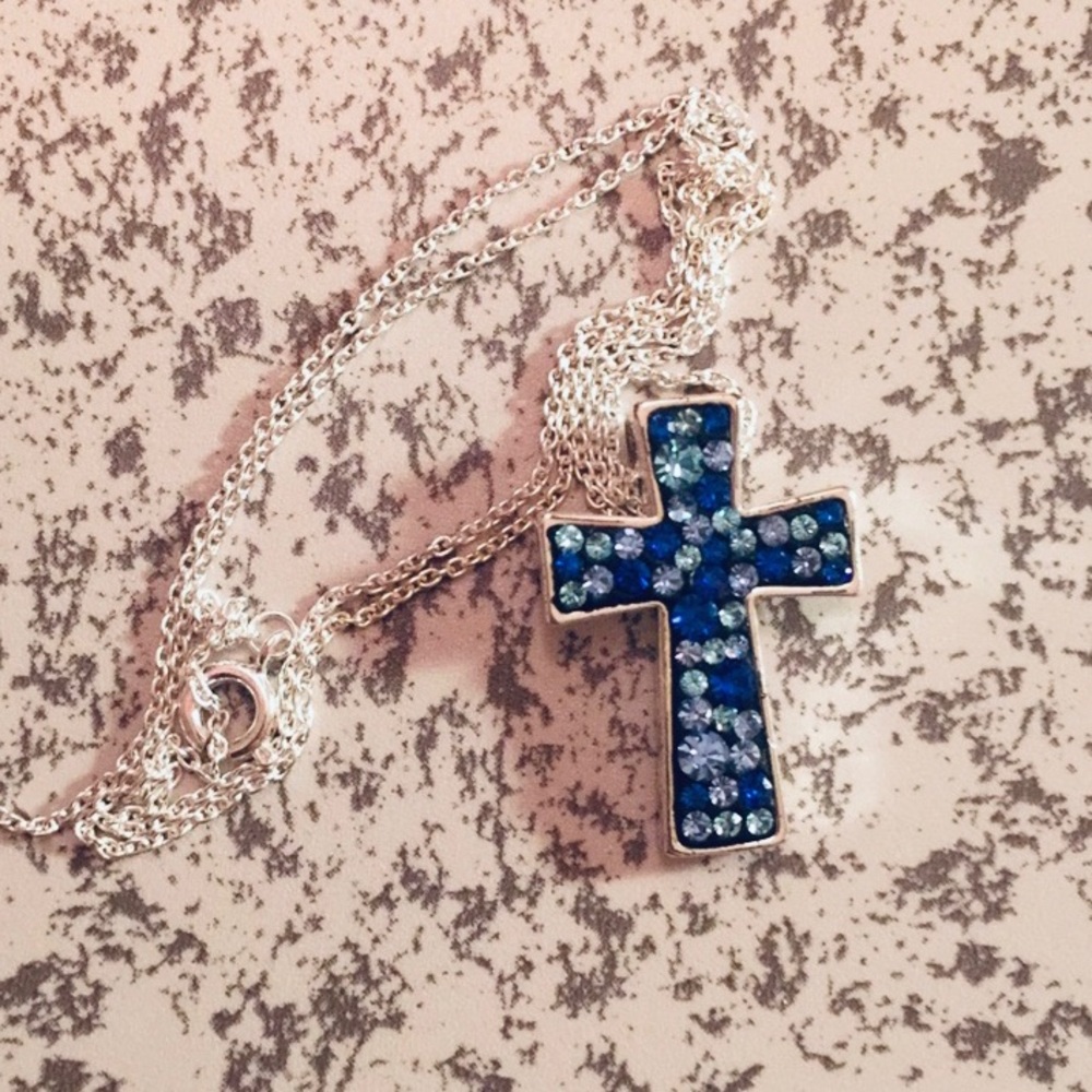 ❌SOLD❌ Cross necklace